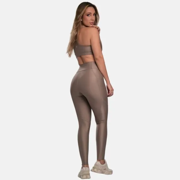 Conjunto Beatriz Gabi Castanho costas